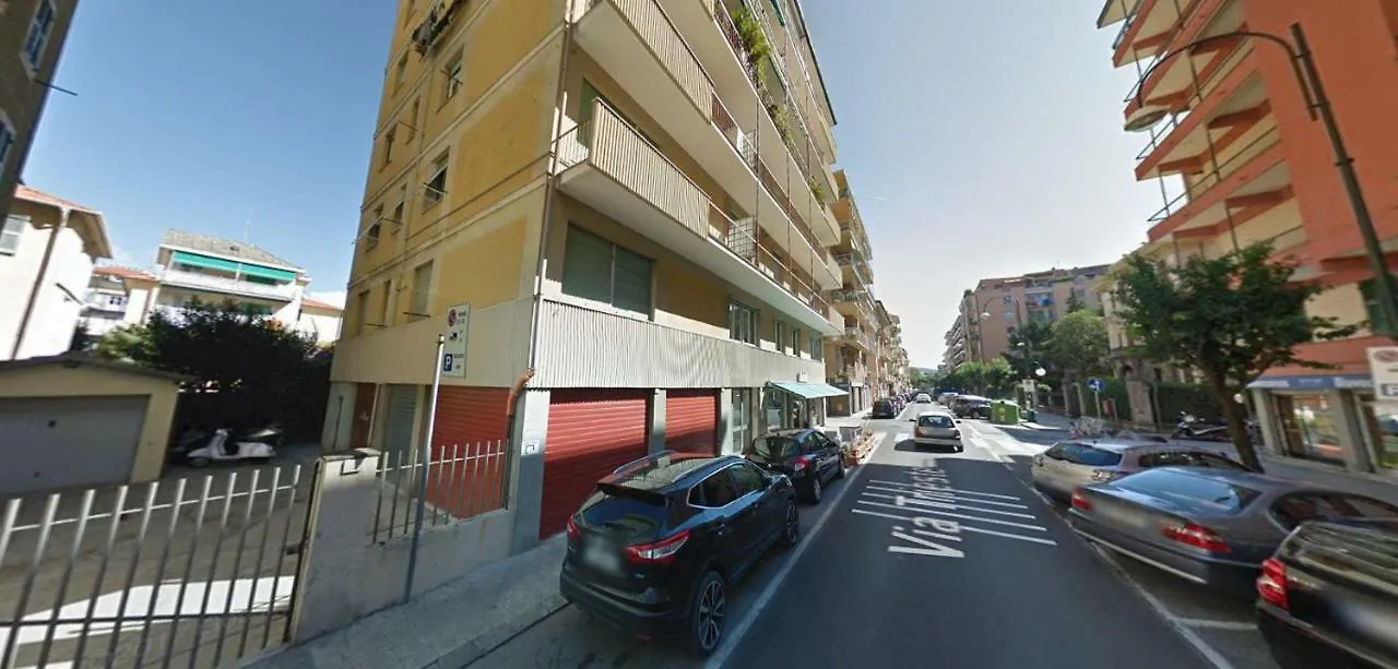 Gim House Apartment Chiavari 0*,