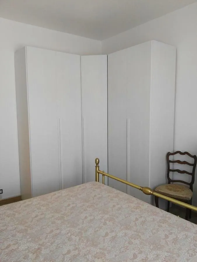 Gim House Apartment Chiavari 0*,